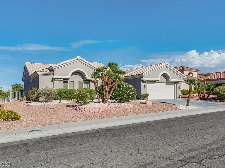 2508 Sandilands Dr — Photo 3
