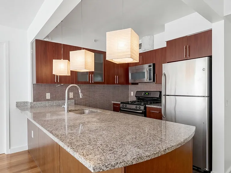 555 W 23rd St #S10L — Photo 7