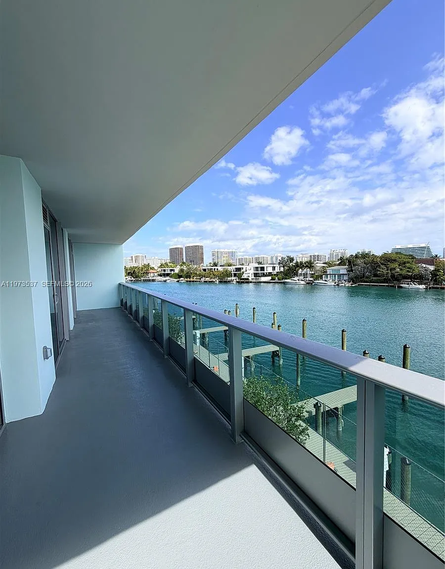 Bay Harbor Island — Photo 3
