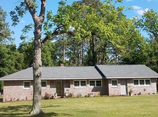 1616 Rainbow Dr, Waycross, GA 31501