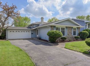 1318 Coolidge Ave, Wheaton, IL 60189
