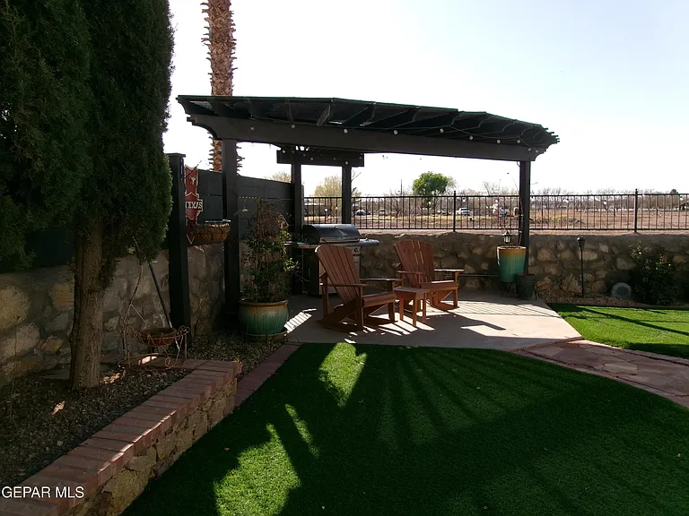 5833 Angel St — Photo 38