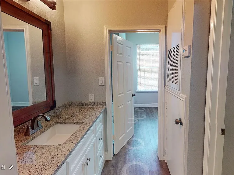 2814 Nueces St #202 — Photo 8