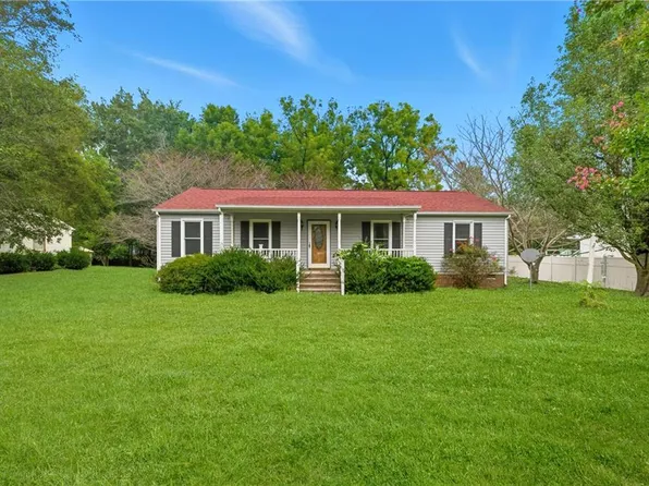 6703 Magnolia Dr, Gloucester, VA 23061