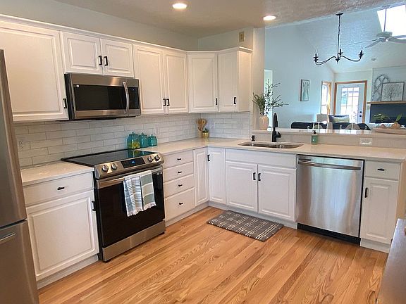 4th image of 412 Danvers Ct