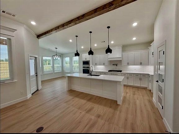5th image of 1710 Higgins St