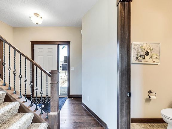 3rd image of 6746 Redwood Ave