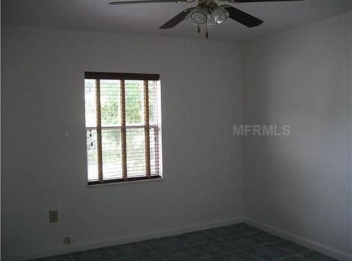 5th image of 218 Townsend Ave E