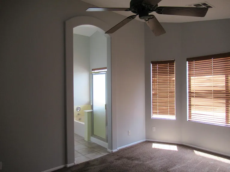 529 E Cantebria Dr — Photo 8