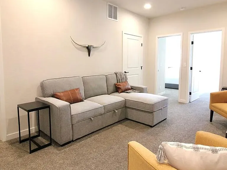 2220 E La Salle St — Photo 47
