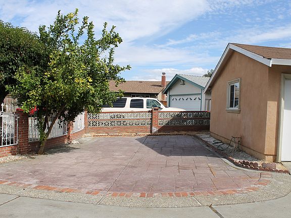 5th image of 1424 Holly Hill Dr