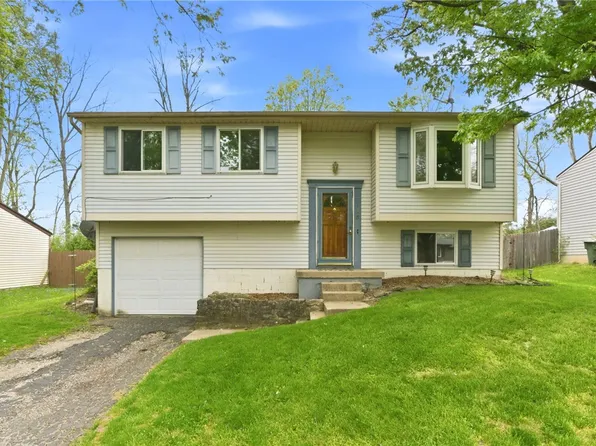 3135 Pinnacle Park Dr, Dayton, OH 45439