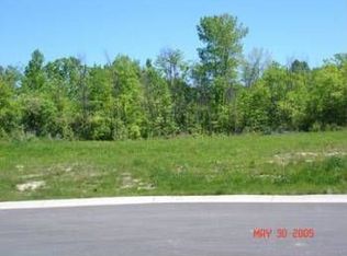 8810 S River Ct, Oak Creek, WI 53154