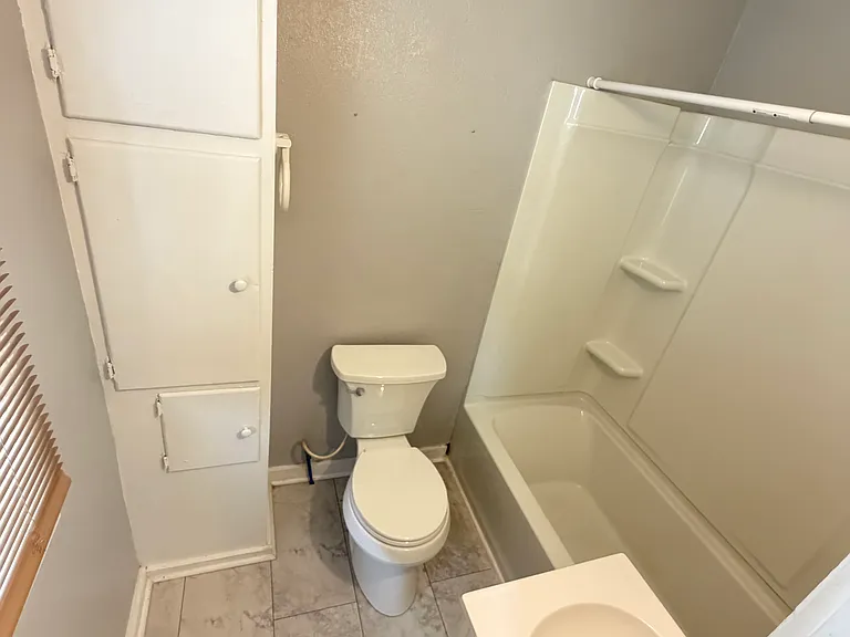 122 W 10th St N #1 — Photo 9