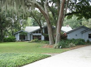 130 Holly Tree Ln, Brandon, FL 33511