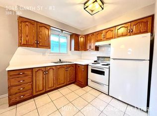 1048 Garth St #1, Hamilton, ON L9C 4L6