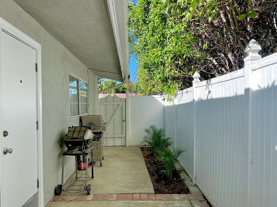 1st image of 20338 Oxnard St