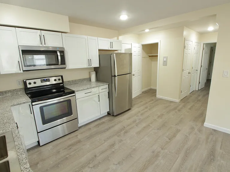 2390 S Kinnickinnic Ave #5 — Photo 4