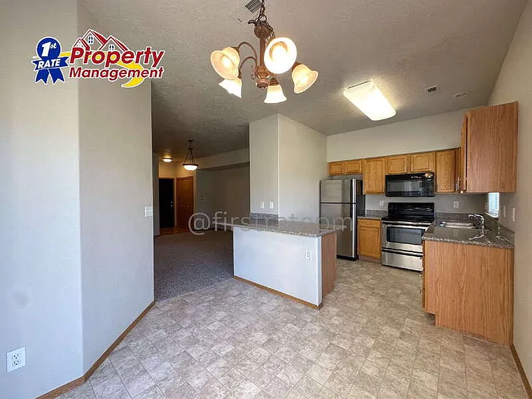 1933 E Wilson Ln #C — Photo 9