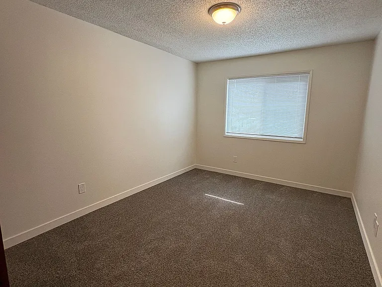 4875 SW Lombard Ave — Photo 7
