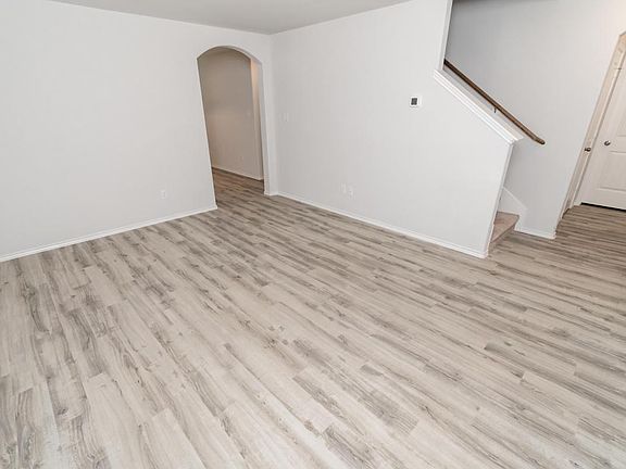 5th image of 1002 Marquis Dr