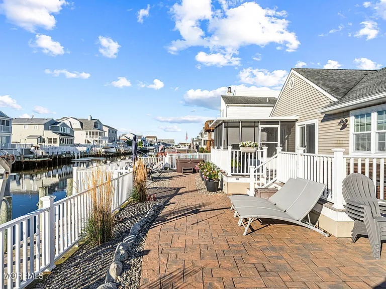 144 Peter Rd — Photo 43
