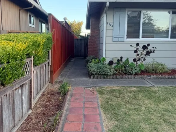 932 Kennedy Dr APT B, Capitola, CA 95010