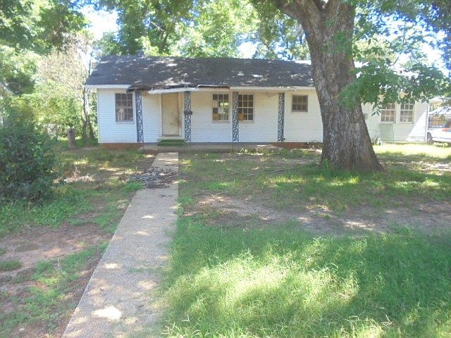 1st image of 208 Earl St