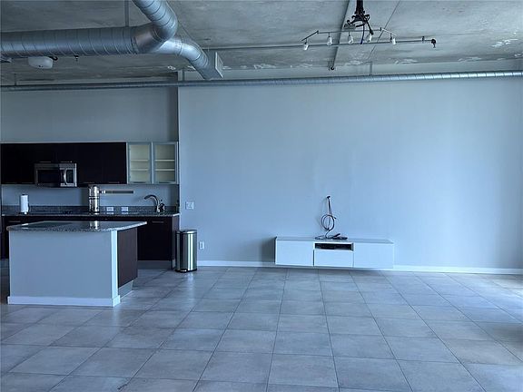 5th image of 3029 NE 188th Street #820