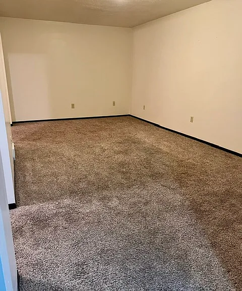 1043 Cranston Dr — Photo 5