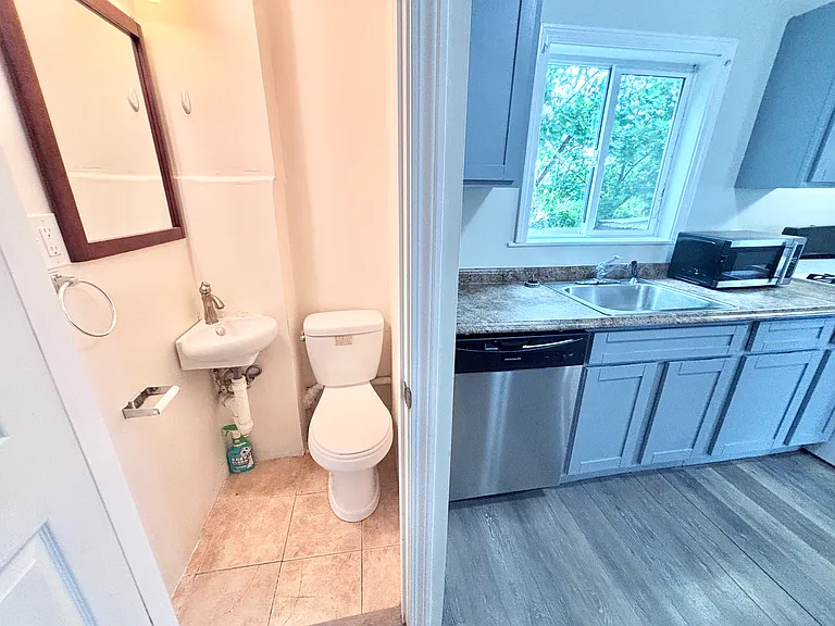 121 Winthrop St #1 — Photo 8