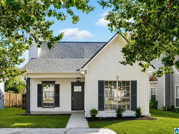 1441 Amberley Woods Cv, Helena, AL 35080