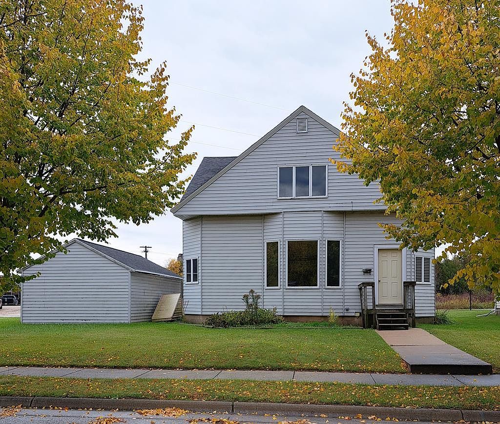 1426 Perry St, Algoma, WI 54201 Zillow