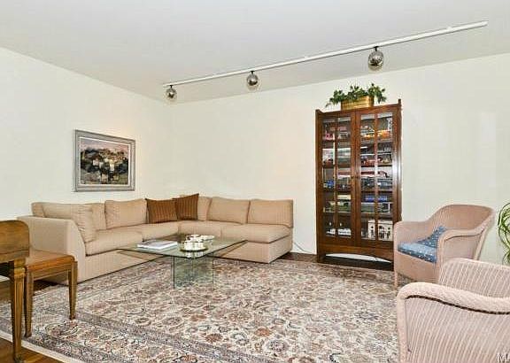 4th image of 1751 Lynkirk Ln