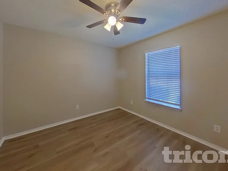 206 Briarglen Dr — Photo 11