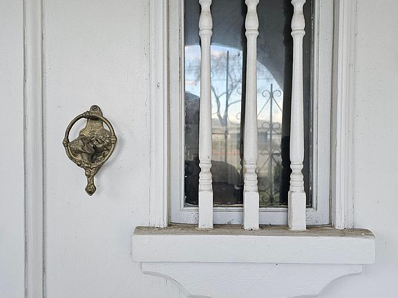 4th image of 8426 Tamarind Ave