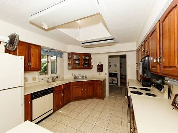 4th image of 47 Headlands Dr