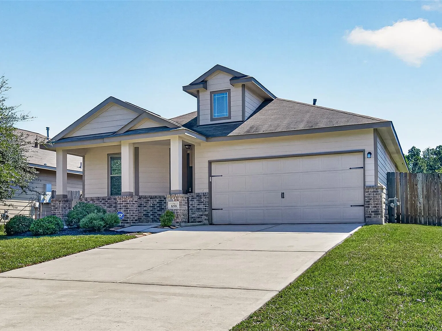 3 bed, 2.0 bath, 1419 sqft, $1,725 — Photo 2