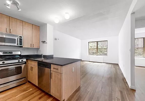 2nd image of 736 W 187th St APT 407