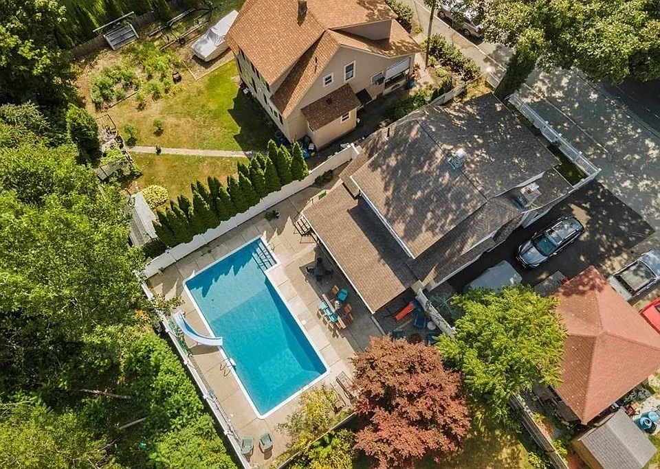 1 Agate Ave