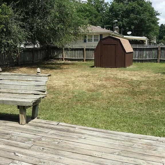 611 N Spruce St — Photo 3