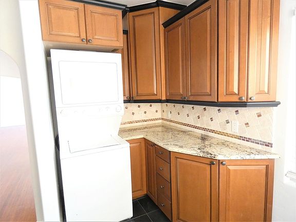 4th image of 527 Ximeno Ave #0