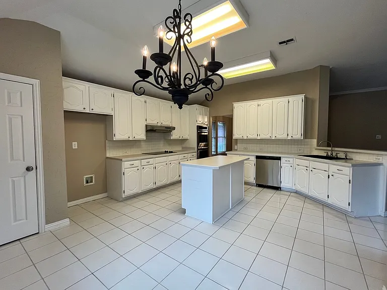 5605 Belle Chasse Ln — Photo 15