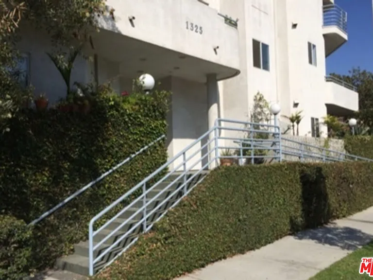 1325 Arizona Ave #201 — Photo 35