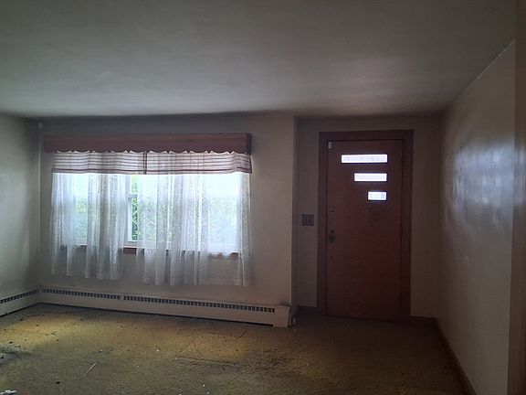 4th image of 45 Erie Ave