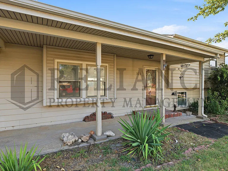 322 S Jonathan St — Photo 4