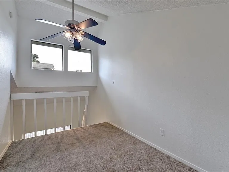908 Poplar St #204 — Photo 8