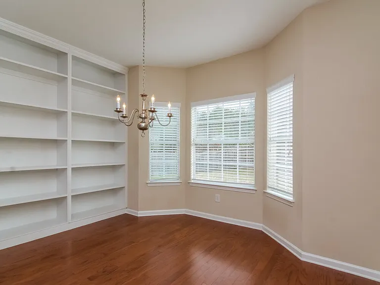 4940 Hopewell Manor Dr — Photo 3
