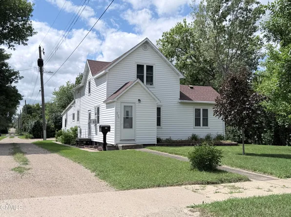 365 7th Ave N, Carrington, ND 58421