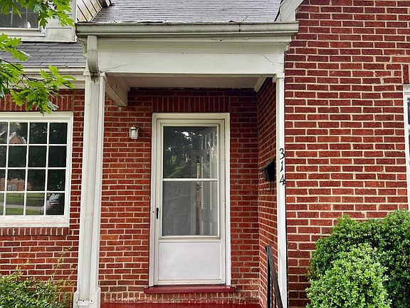 2nd image of 314 Langhorne Ln APT A